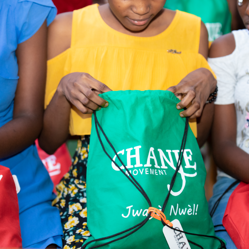 Haitian girls open christmas bags from Chanje Lakay